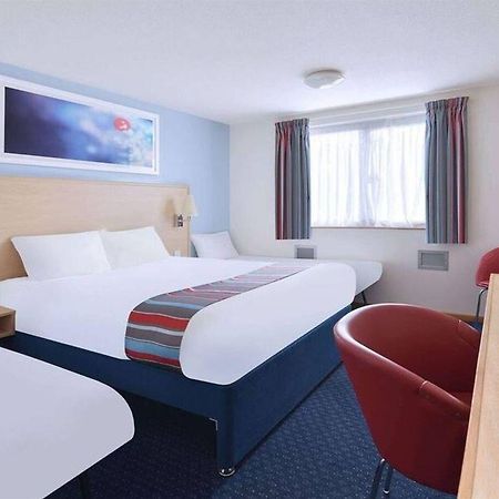 Travelodge Pembroke Dock Zewnętrze zdjęcie