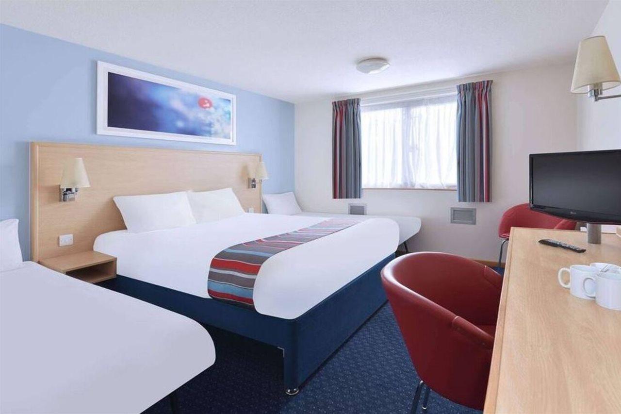 Travelodge Pembroke Dock Zewnętrze zdjęcie